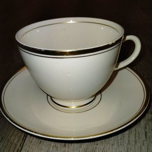 Eggshell NAUTILUS U.S.A D46N5 warranted 18 Carat Gold  (Tea cup and saucer) Vint